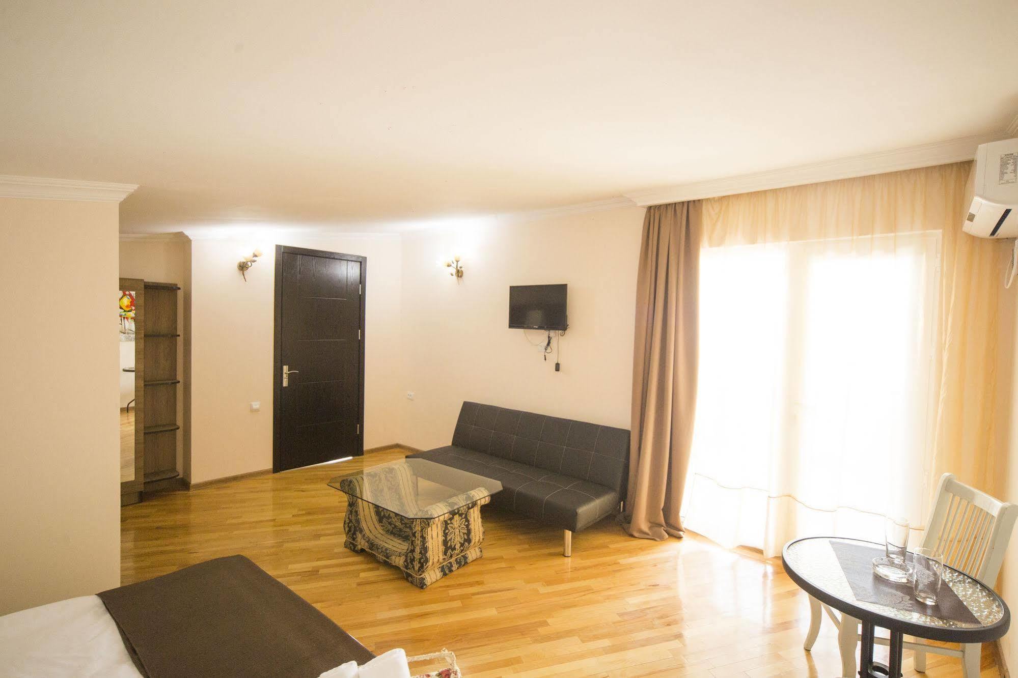 Log Inn Boutique Hotel Tbilisi Luaran gambar